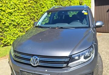 VW Tiguan 72.000 km 9.500 &euro; Simmerath 52152