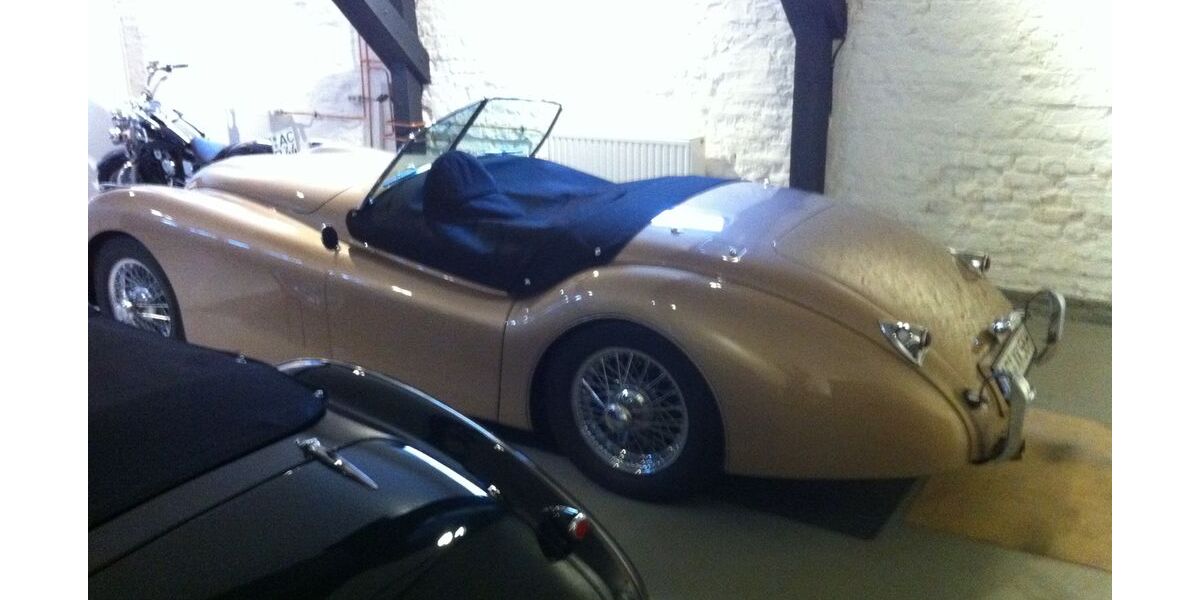 Jaguar XK 2.000 km 110.000 &euro; Eschweiler 52249